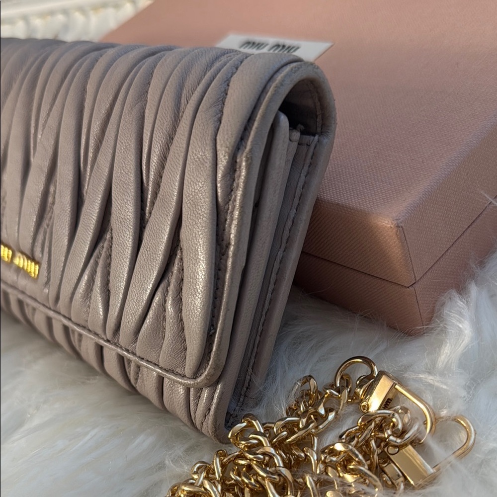 Miu Miu Gray Wallet With Gold Chain - image 6